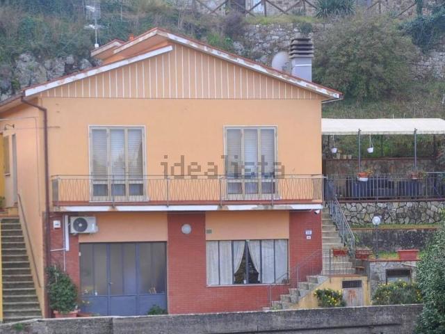 Case e ville in vendita di 125 m² in Via della Repubblica