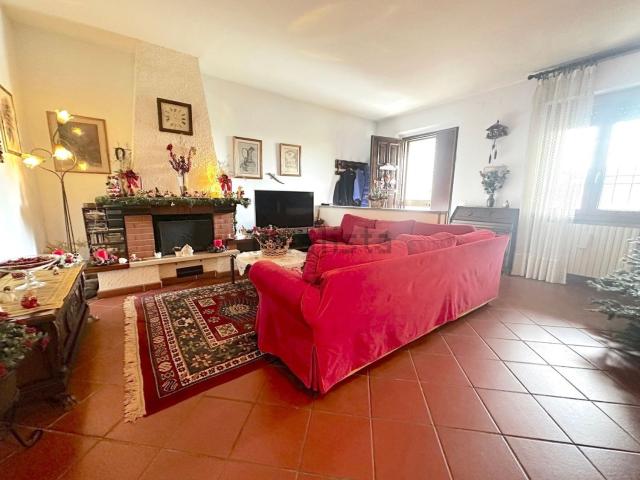 Case e ville in vendita di 125 m² in Via delle Rose