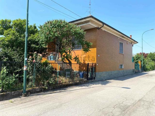 Case e ville in vendita di 125 m² in Via Silvio Pellico, 73