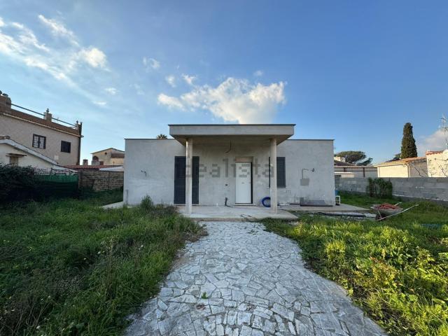 Case e ville in vendita di 125 m² in Via Panaro, 84