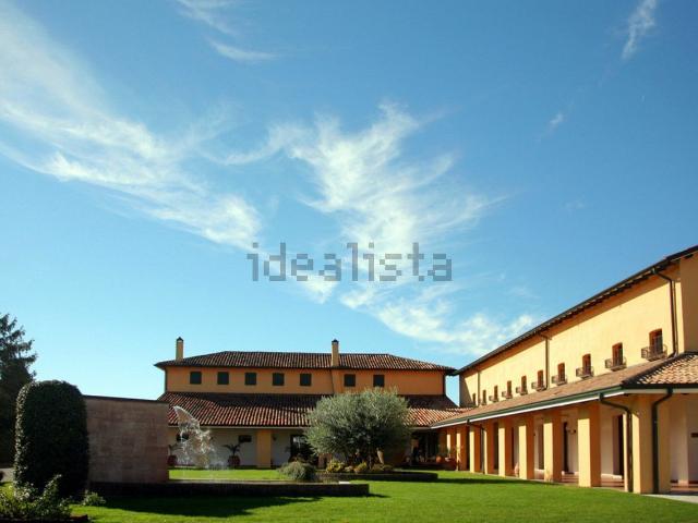 Case e ville in vendita di 875 m² in Via Cadore, 69