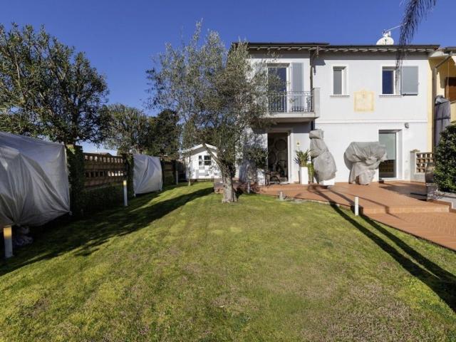 Case e ville in vendita di 126 m²