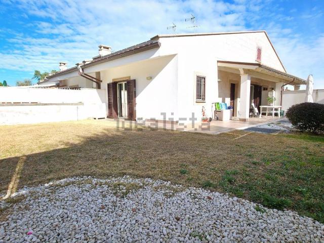 Case e ville in vendita di 126 m² in Via Costagrande
