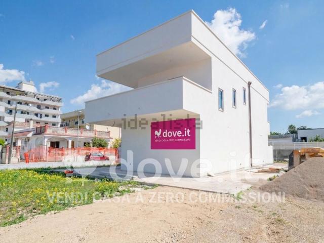 Case e ville in vendita di 126 m² in Via Ostriche, 3