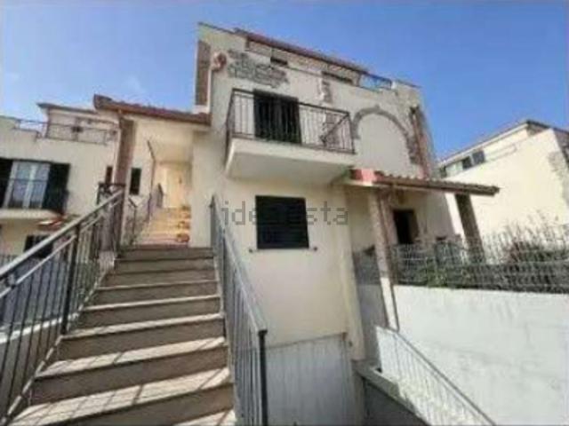 Case e ville in vendita di 126 m² in Via Lanzillotti