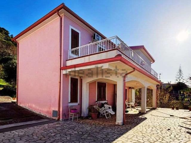 Case e ville in vendita di 126 m² in Via San Maria