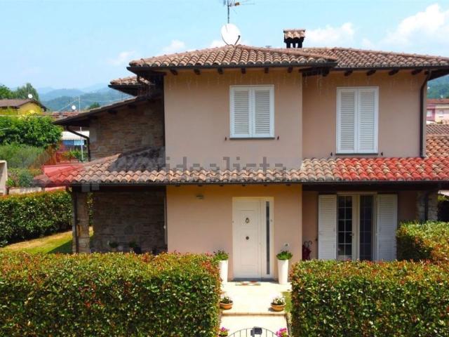 Case e ville in vendita di 126 m² in Via Porrina