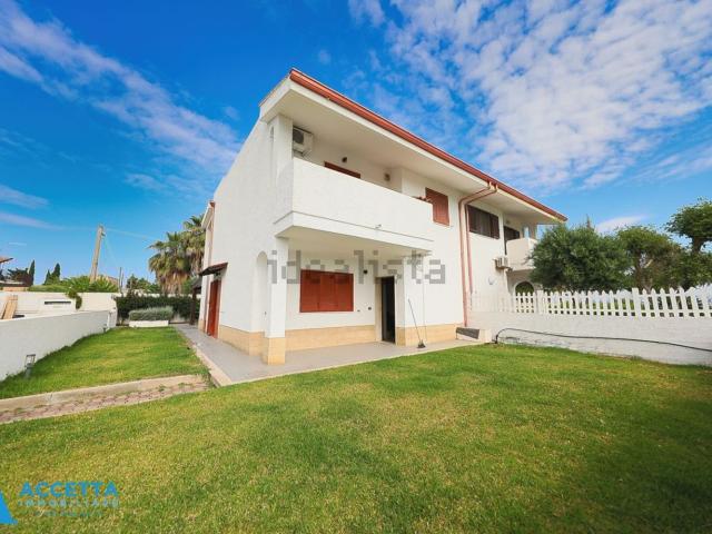 Case e ville in vendita di 126 m² in Viale Jonio, 427
