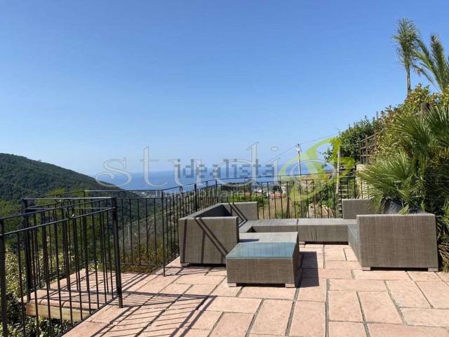 Case e ville in vendita di 126 m² in Corso B. Leone, 20