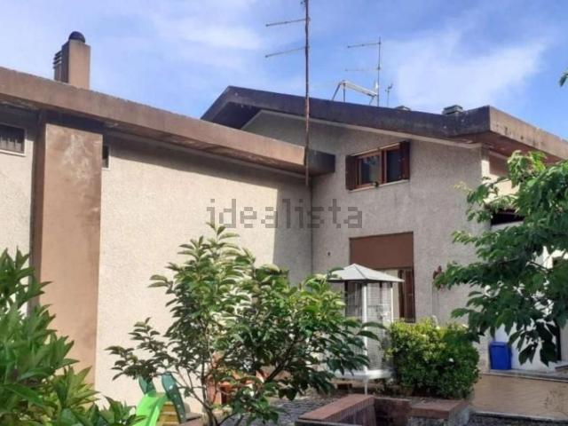 Case e ville in vendita di 127 m² in Via Calabria