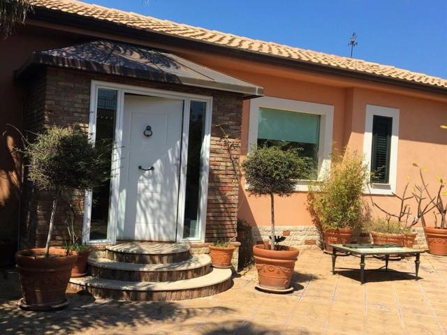 Case e ville in vendita di 127 m² in Via Piani 7, 11
