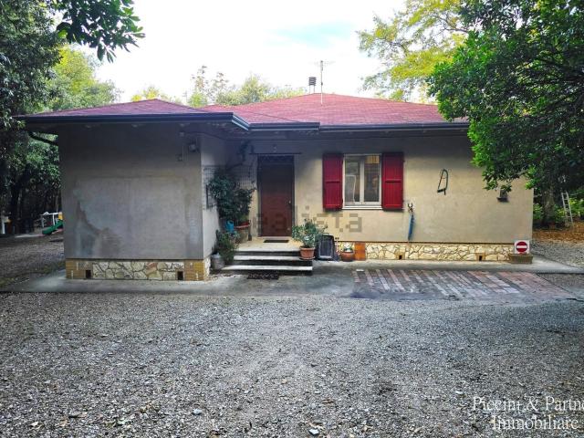 Case e ville in vendita di 127 m² in Via V Cerri