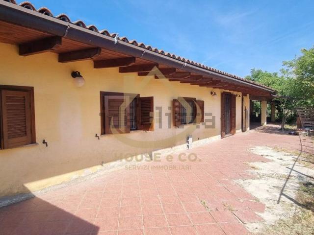 Case e ville in vendita di 127 m² in Via Vallere