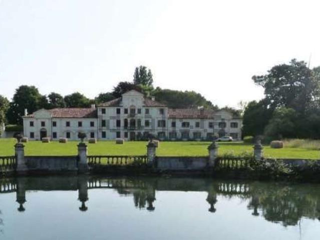 Case e ville in vendita di 1281 m² in Via Roma