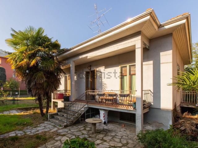 Case e ville in vendita di 128 m² in Via Gioacchino Rossini, 68