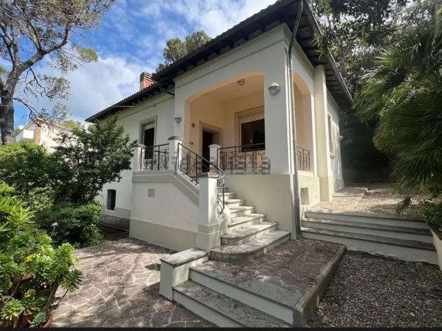 Case e ville in vendita di 128 m² in Via degli Oleastri, 1