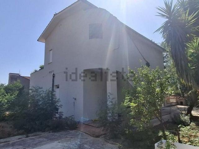 Case e ville in vendita di 140 m² in Via dei Limoni
