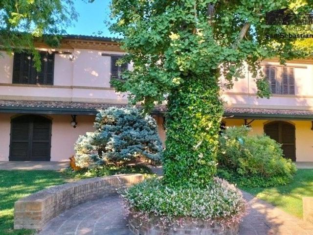 Case e ville in vendita di 1299 m² in Via Gorizia