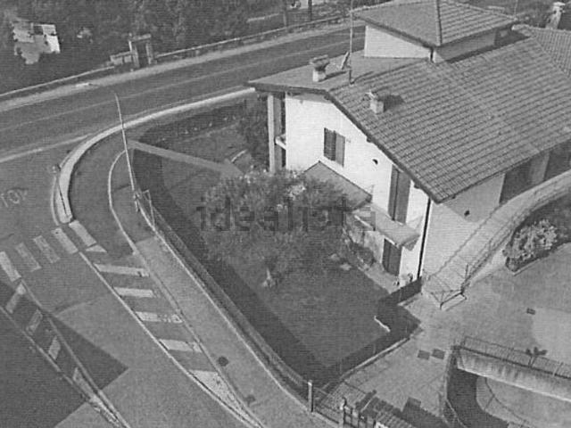 Case e ville in vendita di 129 m² in Via Brescia