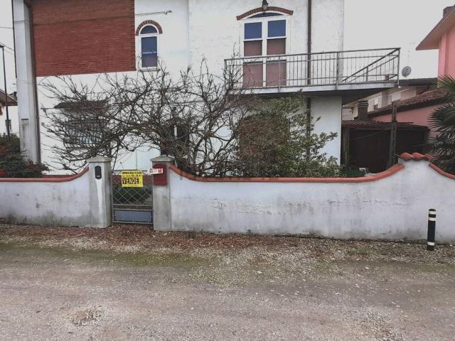 Case e ville in vendita di 129 m² in Via E. Bolognesi