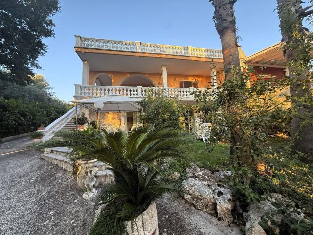 Case e ville in vendita di 129 m² in Viale Arsilio
