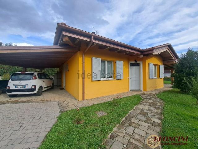 Case e ville in vendita di 129 m² in Viale Lunigiana, 44