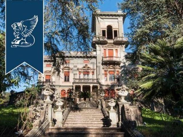 Case e ville in vendita di 1300 m²