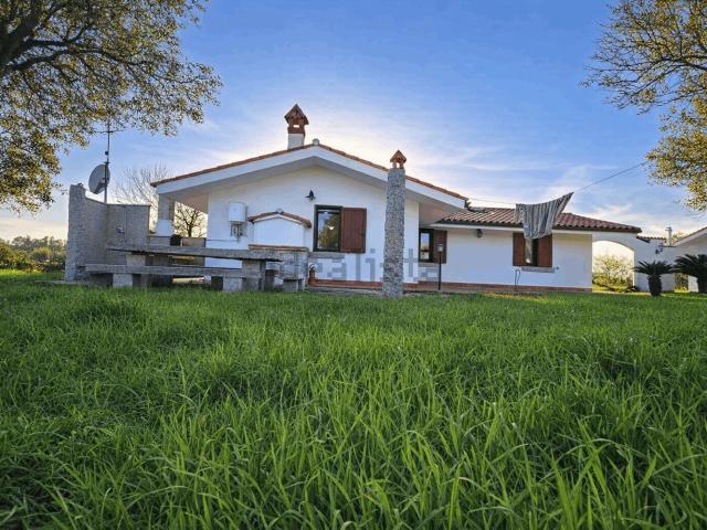 Case e ville in vendita di 1300 m² in Località Ruinas