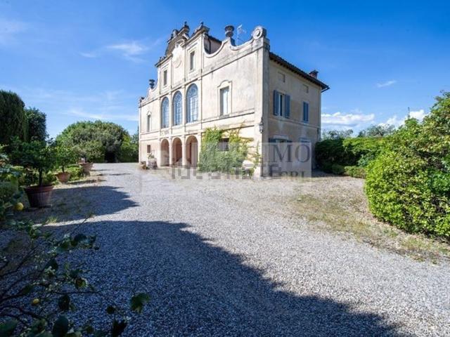 Case e ville in vendita di 1300 m² in Strada di Scacciapensieri
