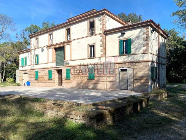 Case e ville in vendita di 1300 m² in Via Nuova, 2447