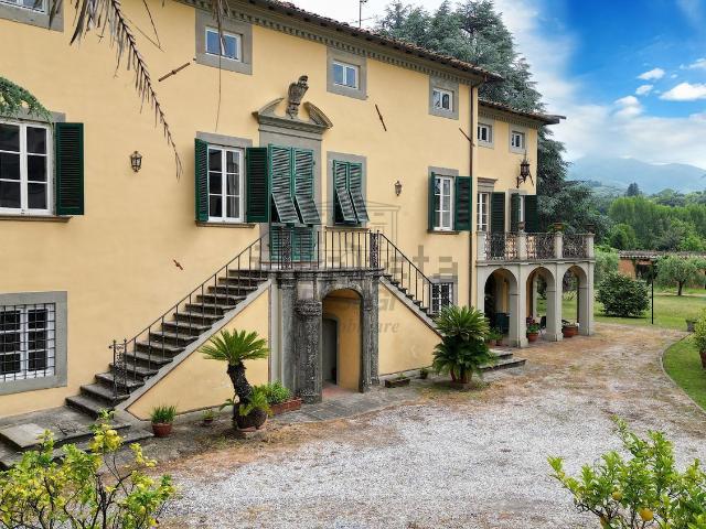 Case e ville in vendita di 1300 m² in Via dei Gambarini