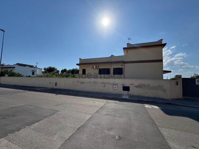 Case e ville in vendita di 1300 m² in Via di Giacomo Salvatore