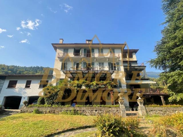 Case e ville in vendita di 1300 m² in Via Fontana, 3