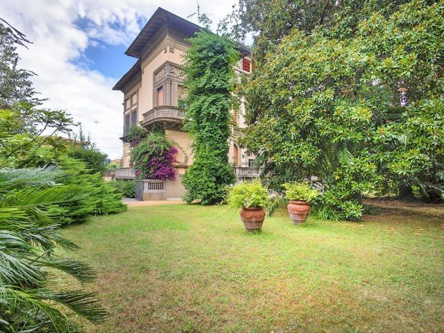 Case e ville in vendita di 1303 m² in Piazza San Paolo a Ripa D&apos Arno