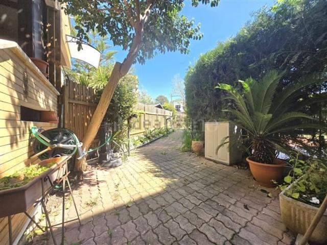 Case e ville in vendita di 130 m² in Via Cortona