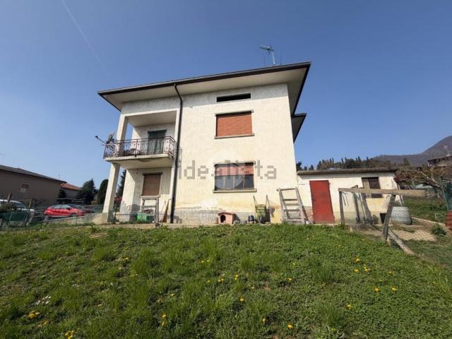 Case e ville in vendita di 130 m² in Via Costa Muratori, 18