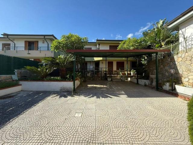 Case e ville in vendita di 130 m² in Via Chiesazza Sperone, 37