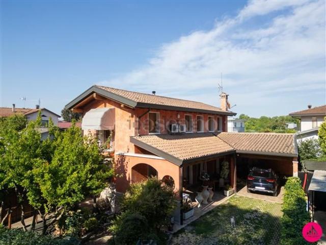 Case e ville in vendita di 130 m² in Via Custoza