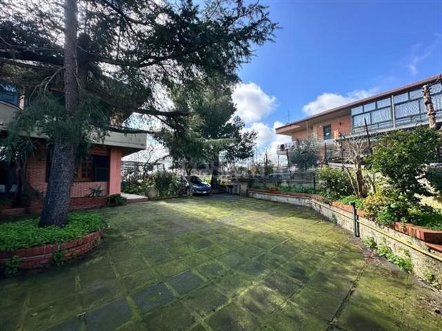 Case e ville in vendita di 130 m² in Via A.Rapisarda