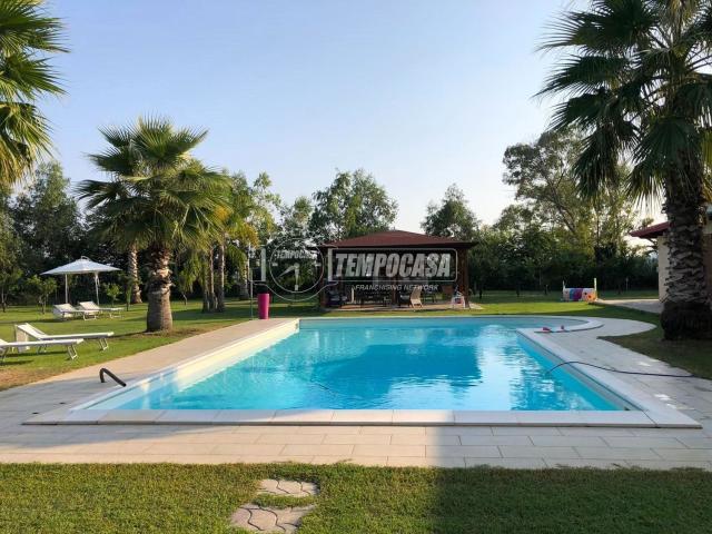 Case e ville in vendita di 130 m² in Via Agnano Agli Astroni