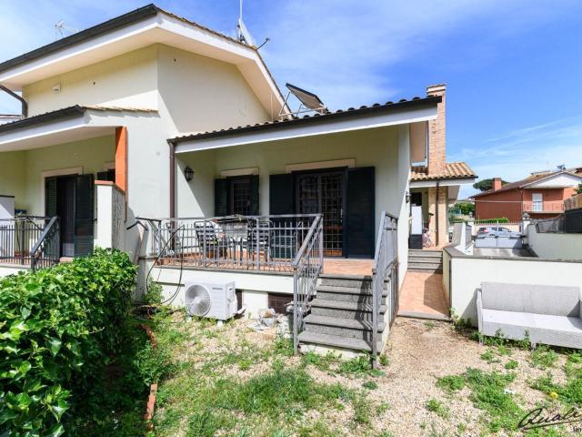 Case e ville in vendita di 130 m² in Via Borgarello, 13
