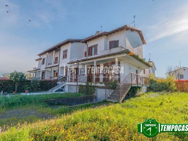 Case e ville in vendita di 130 m² in Via G. Carducci