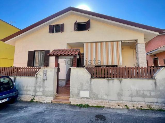 Case e ville in vendita di 130 m² in Via G. Paisiello, 32