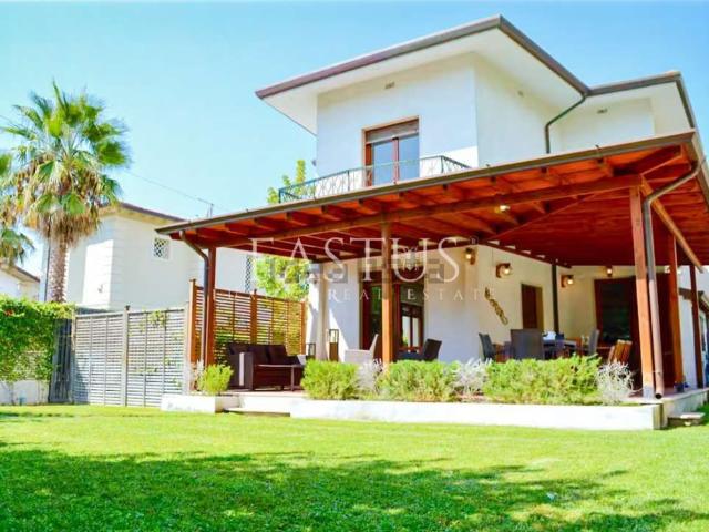 Case e ville in vendita di 130 m² in Via Gorizia, 30