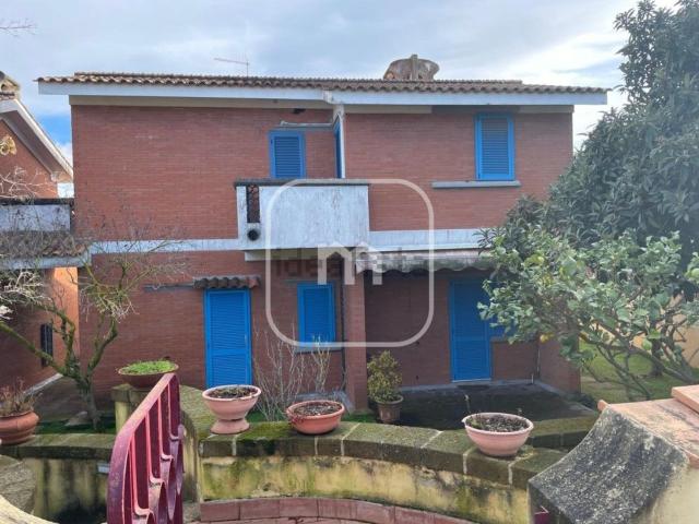 Case e ville in vendita di 130 m² in Via Garigliano, 7