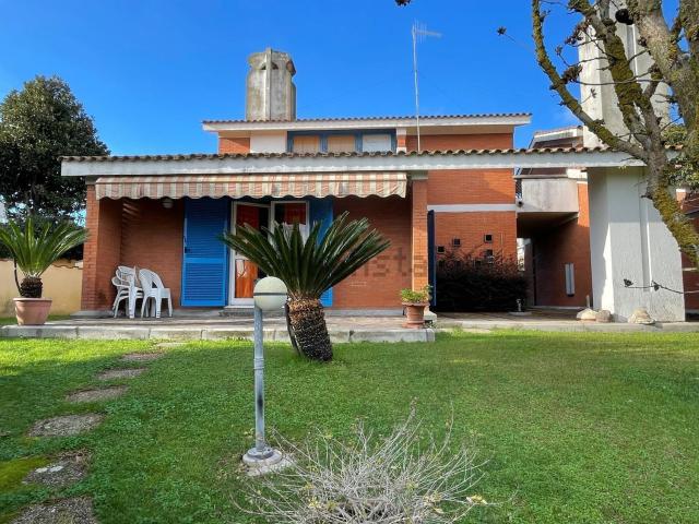 Case e ville in vendita di 130 m² in Via Garigliano