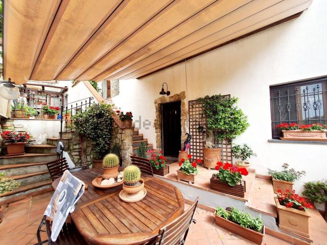 Case e ville in vendita di 130 m² in Via Ghitella