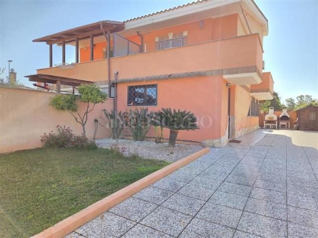 Case e ville in vendita di 130 m² in Via Giuseppe Dechelette