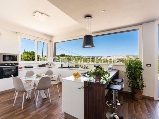 Case e ville in vendita di 130 m² in Via Gioi
