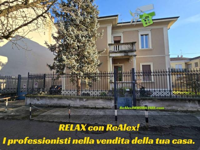 Case e ville in vendita di 130 m² in Via gravellona